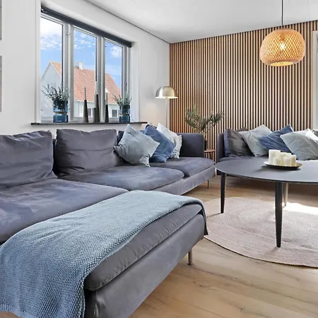 Moderne Til 6 Personer Med Aktiviteter Sj722