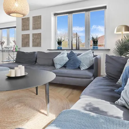 Moderne Til 6 Personer Med Aktiviteter Sj722 *